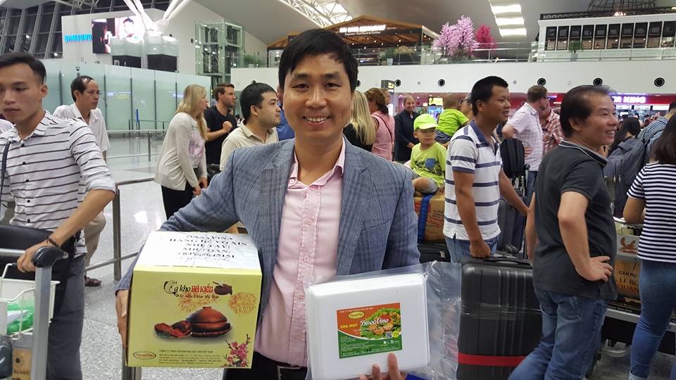 Tiếp tục hành trình mang Đặc sản Việt Nam ra thế giới. Giám đốc Nguyễn Bá Toàn thực hiện chuyến hành trình sang Châu Âu.